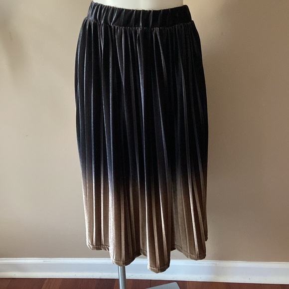 Fab’rik Navy Blue & Gold Ombré Pleated Velvet Above The Knee A-line Size Large - Picture 5 of 7